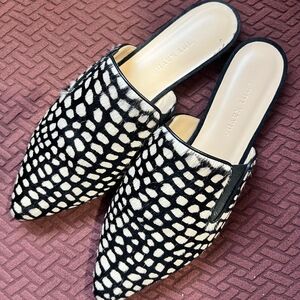JENNI KAYNE Stylish Black and White Mules Girafe